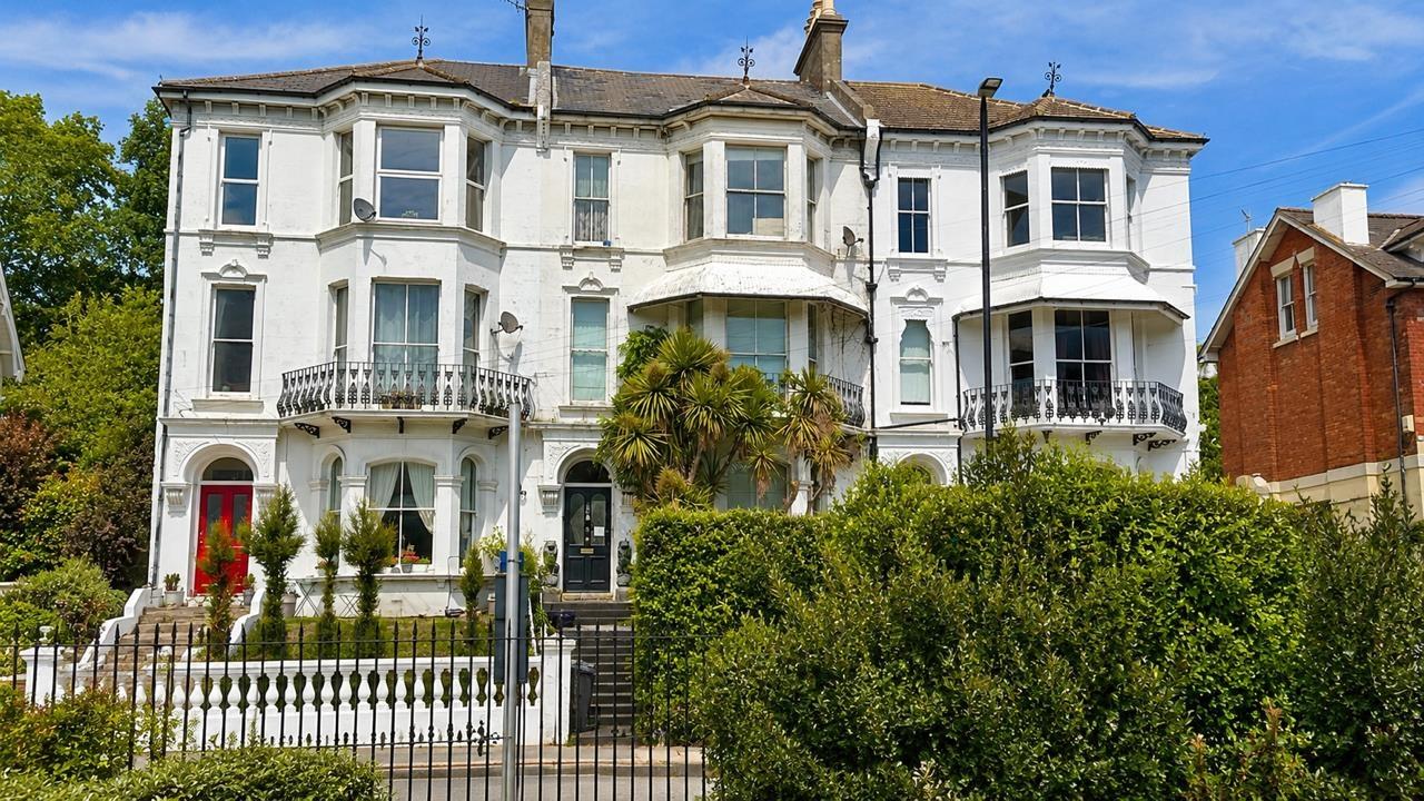 5 bed property in St Helens Road, Hastings